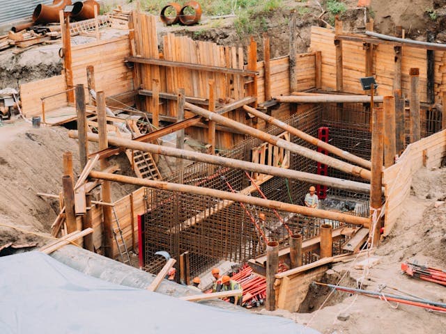 OBS-152 · Crane outrigger pad cracking on site road